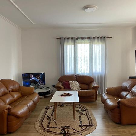 Ajla'S Home Vorë Εξωτερικό φωτογραφία