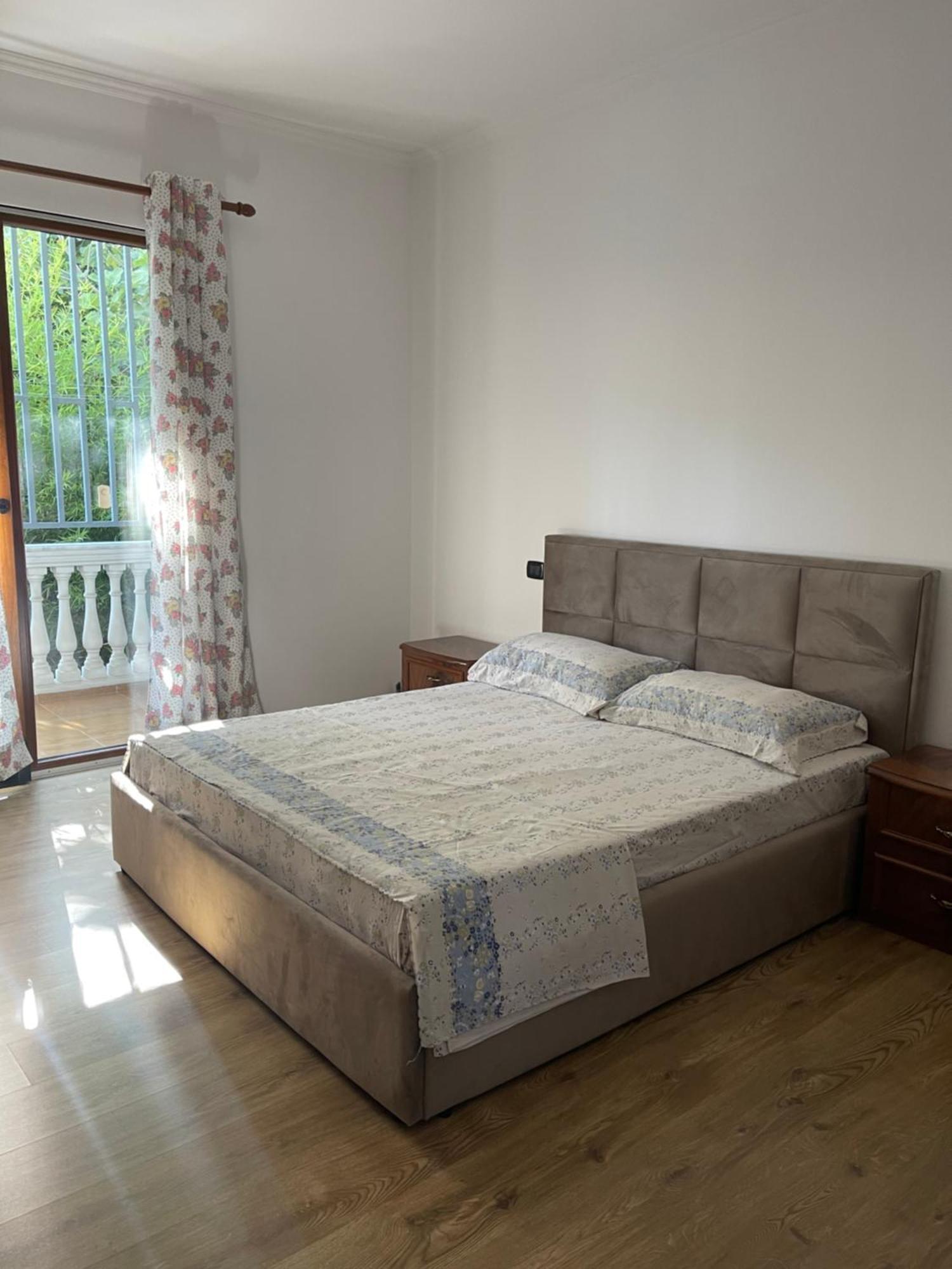 Ajla'S Home Vorë Εξωτερικό φωτογραφία